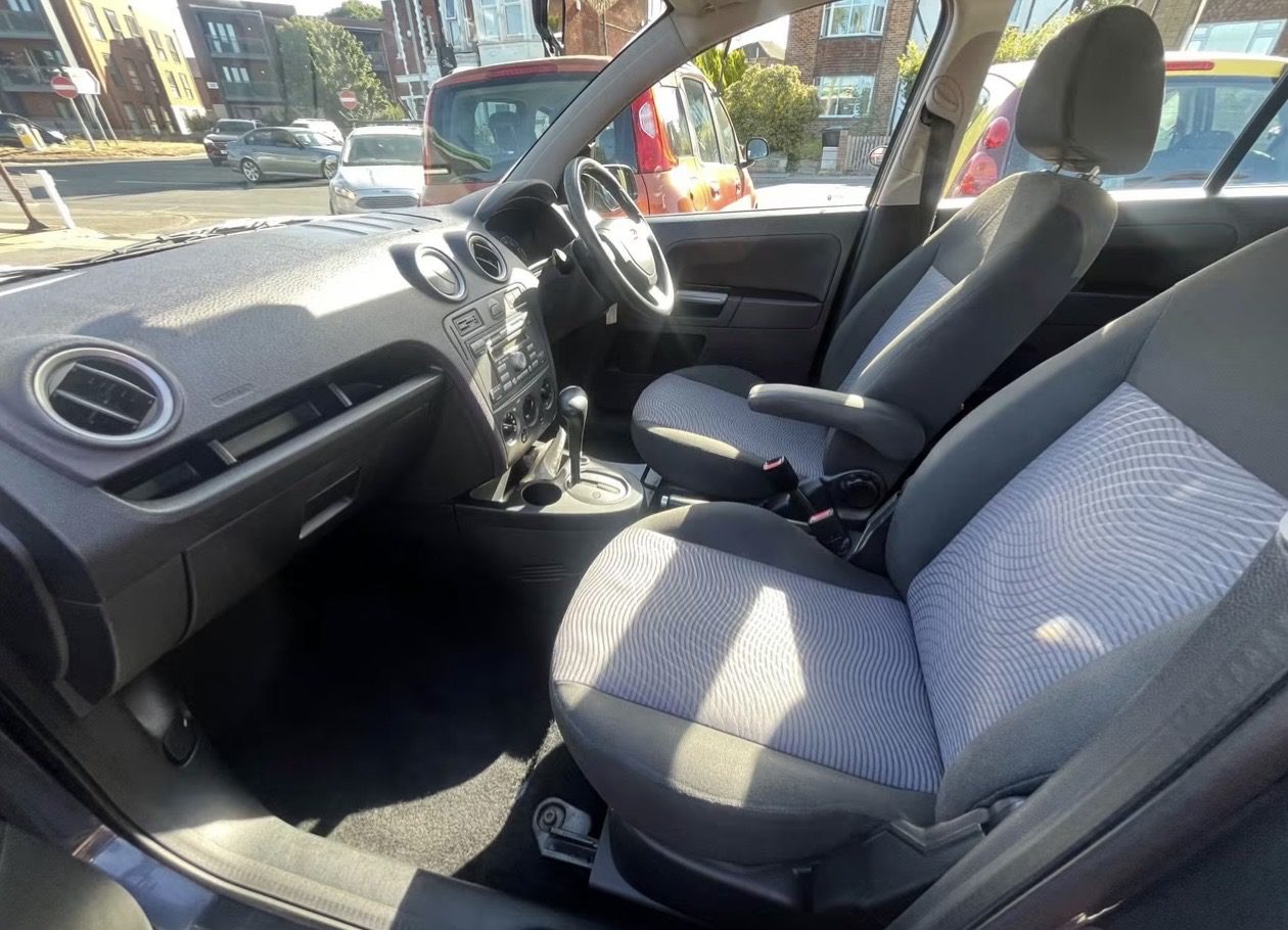 
								Ford Fusion1.6 Zetec Climate Automatic full									