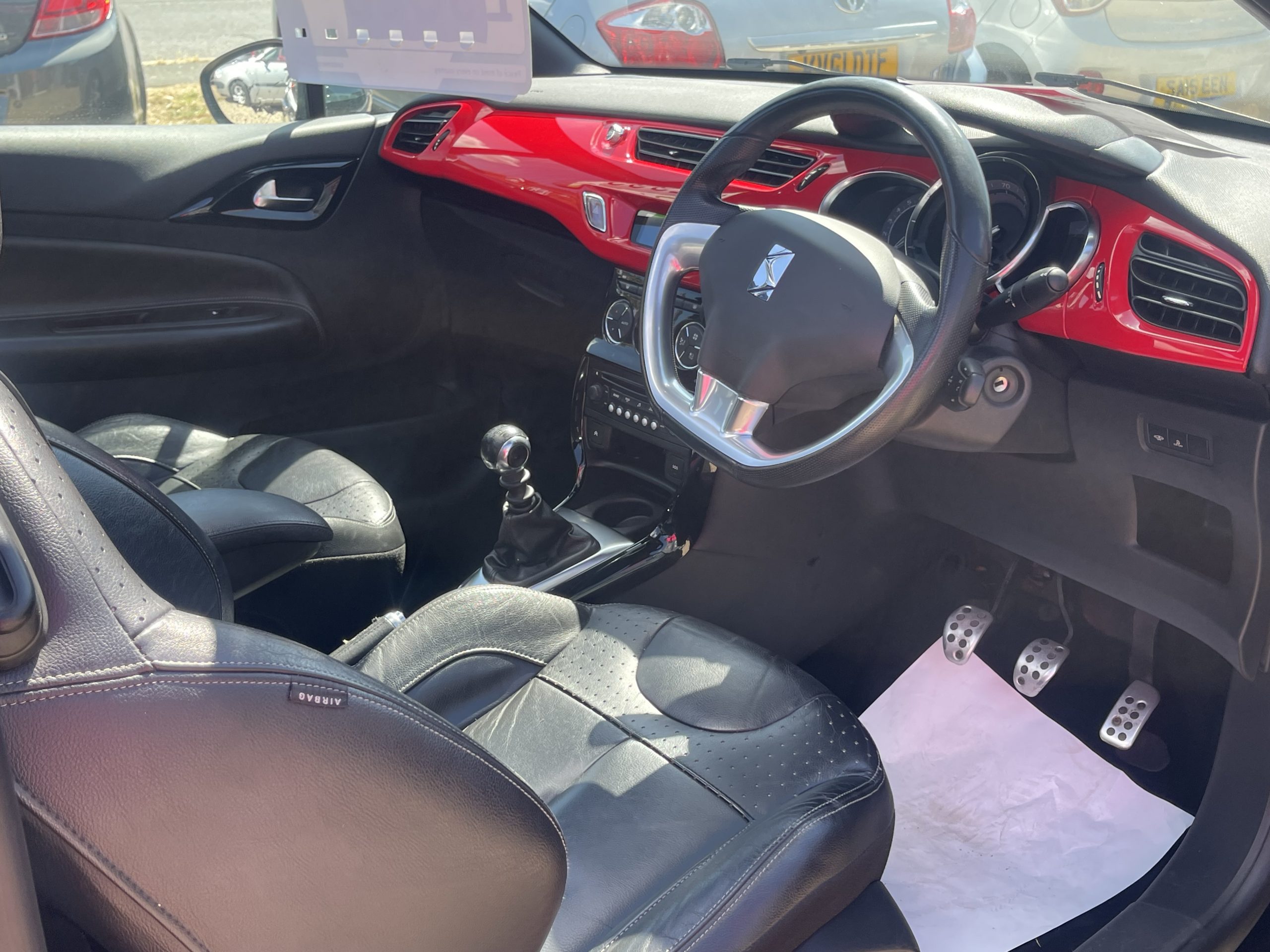 
								Citroen DS3 Cabrio DSport Plus full									