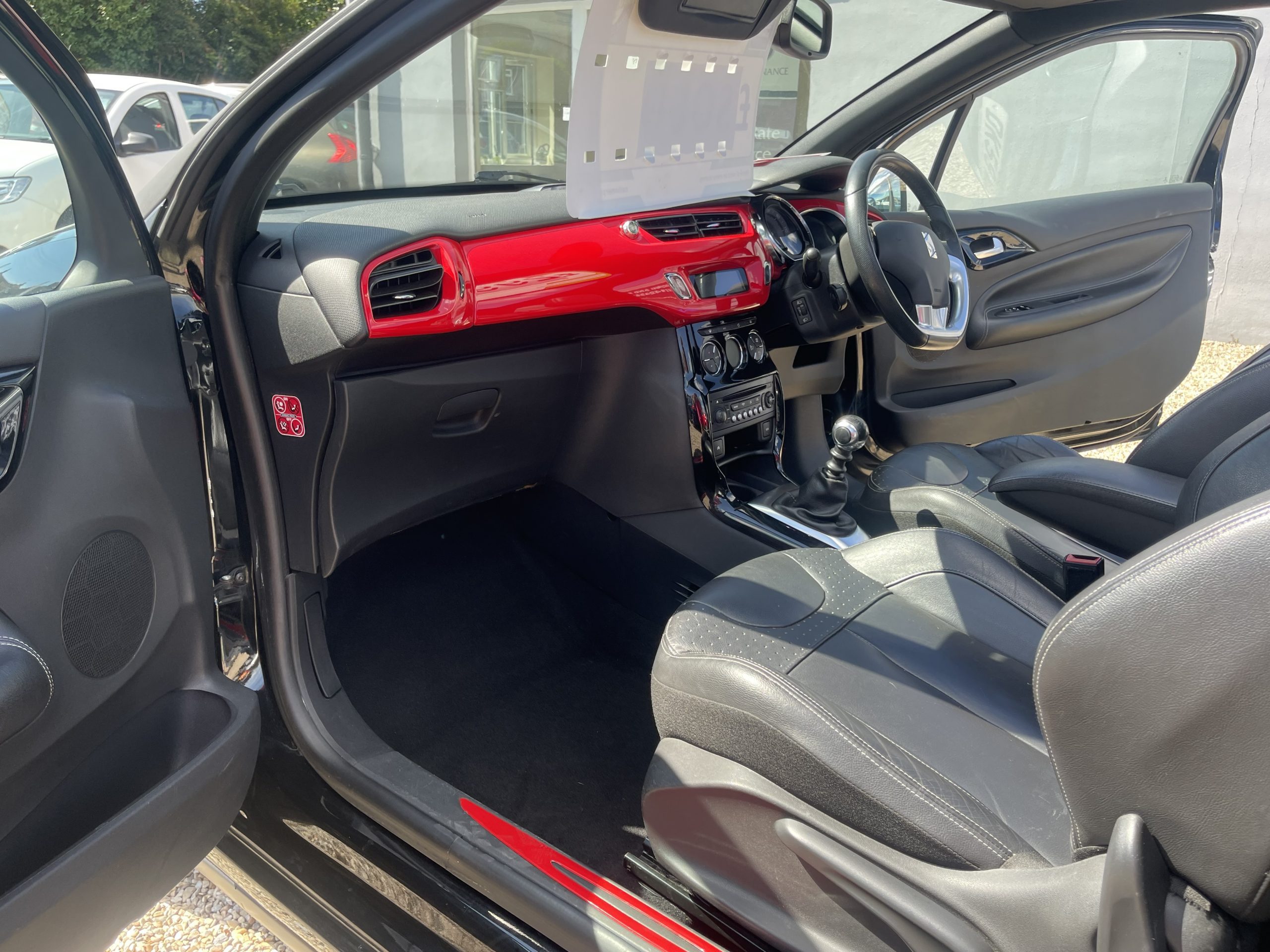 
								Citroen DS3 Cabrio DSport Plus full									