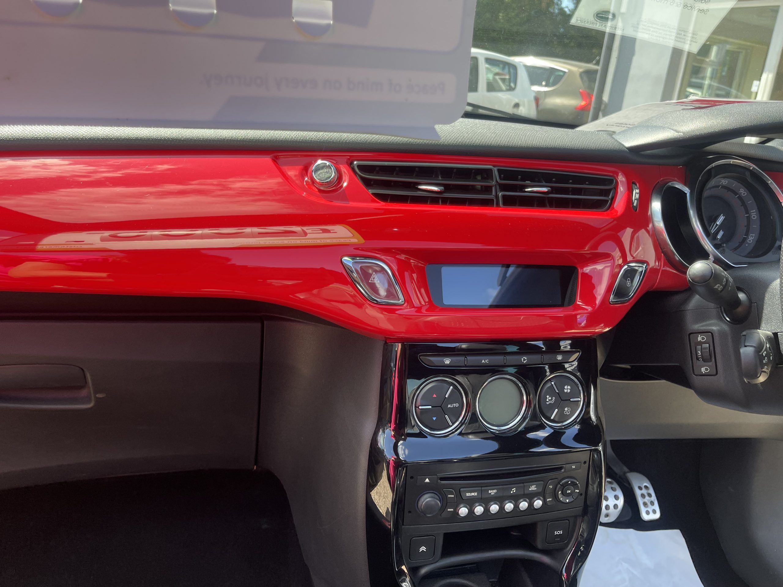 
								Citroen DS3 Cabrio DSport Plus full									