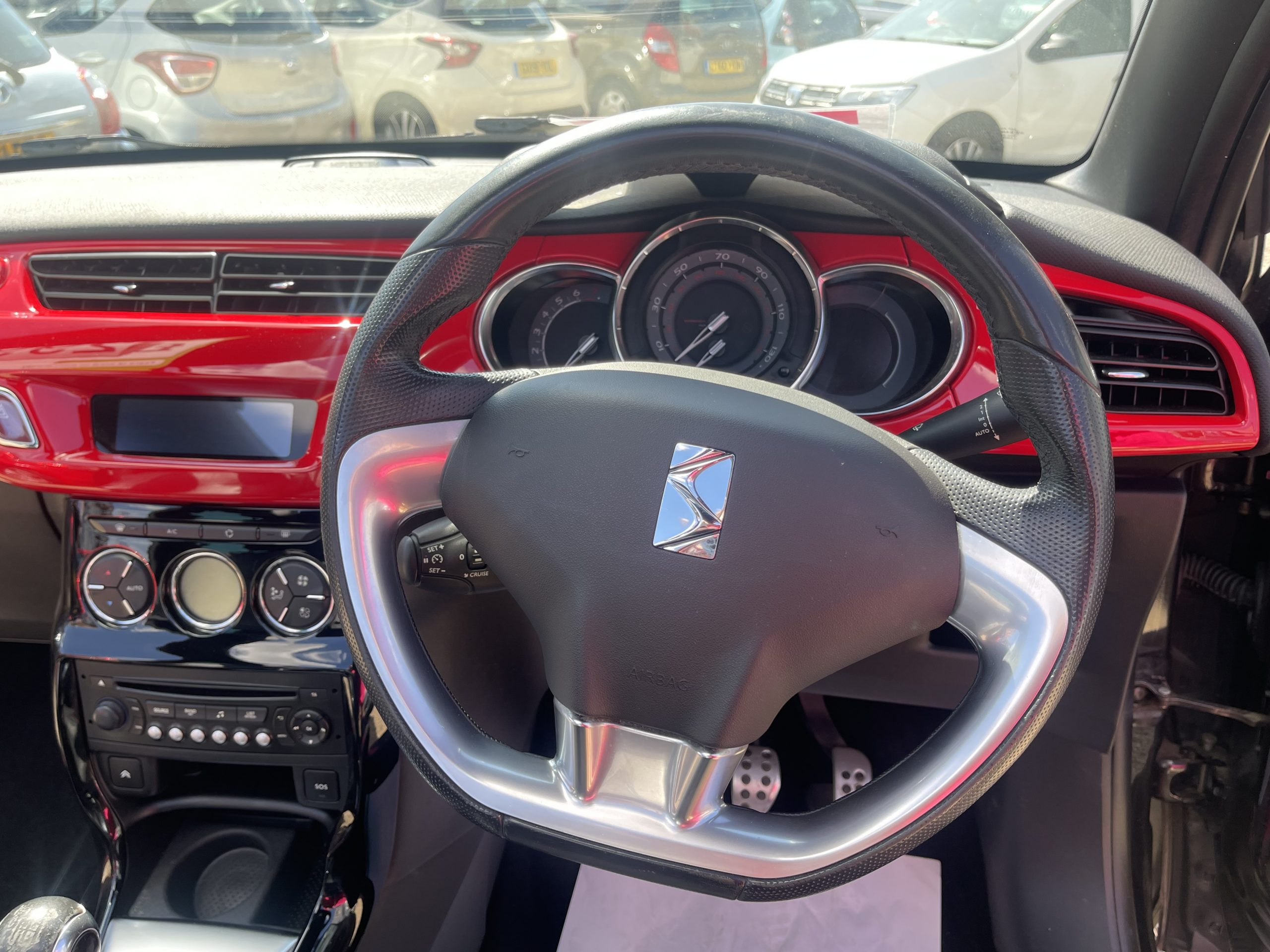 
								Citroen DS3 Cabrio DSport Plus full									