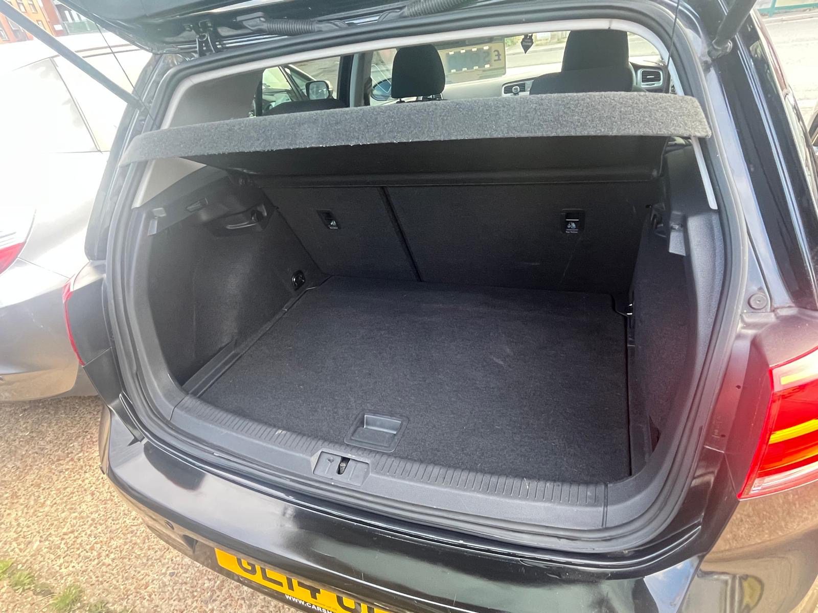 
								Volkswagen Golf s Bluemotion Auto full									
