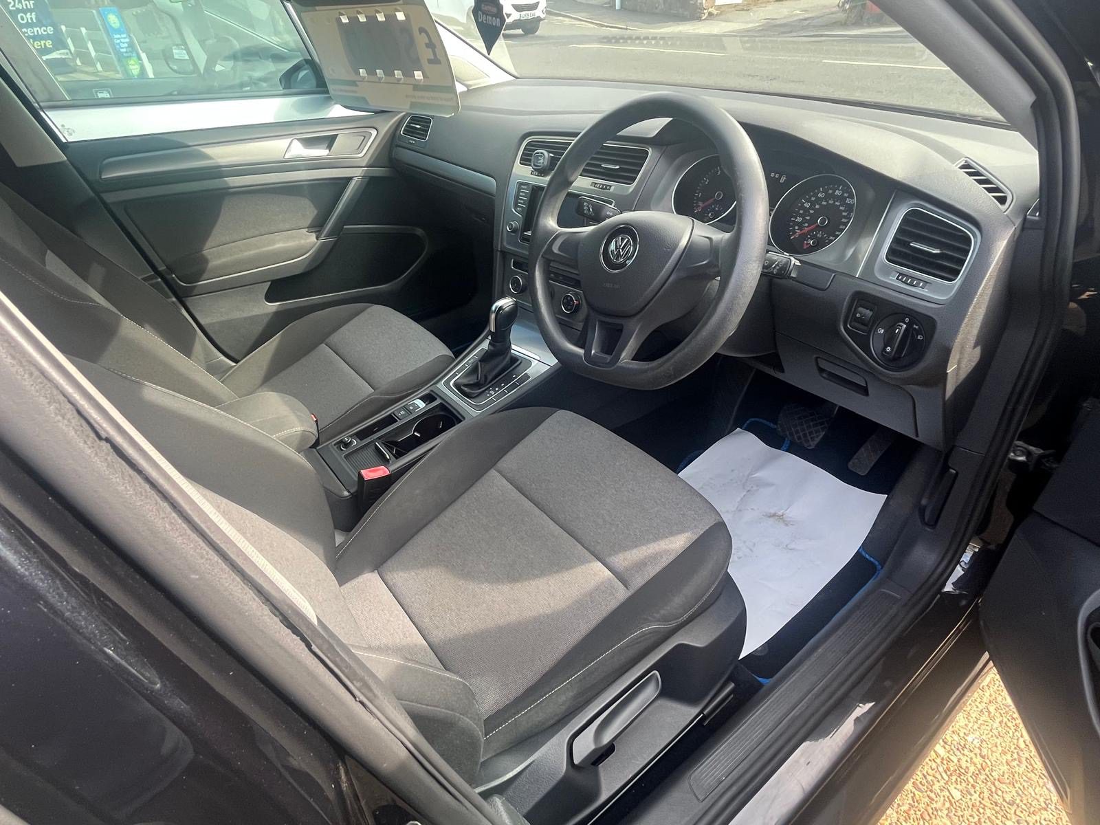 
								Volkswagen Golf s Bluemotion Auto full									