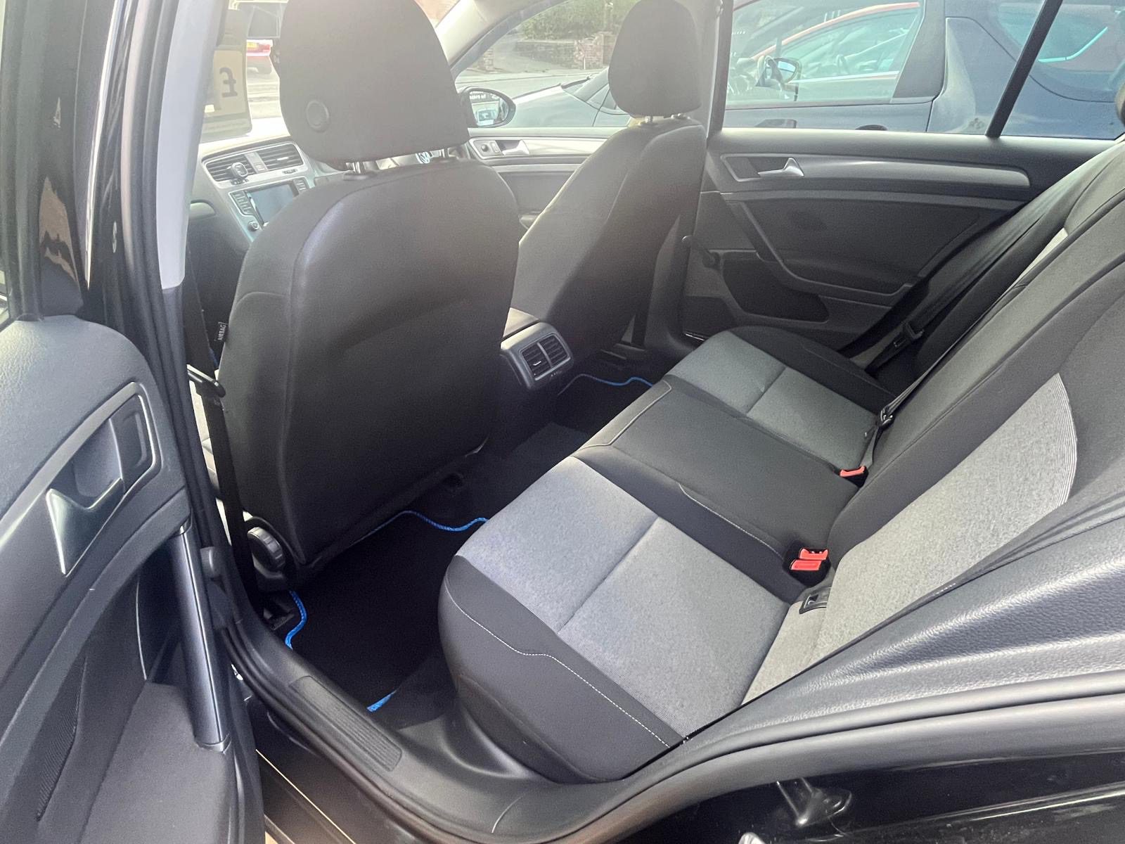 
								Volkswagen Golf s Bluemotion Auto full									