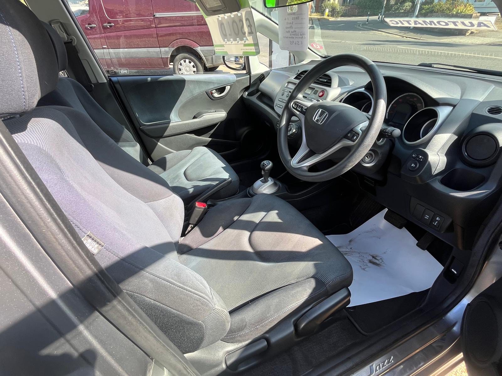 
								Honda Jazz I-Vtec 1.4 full									