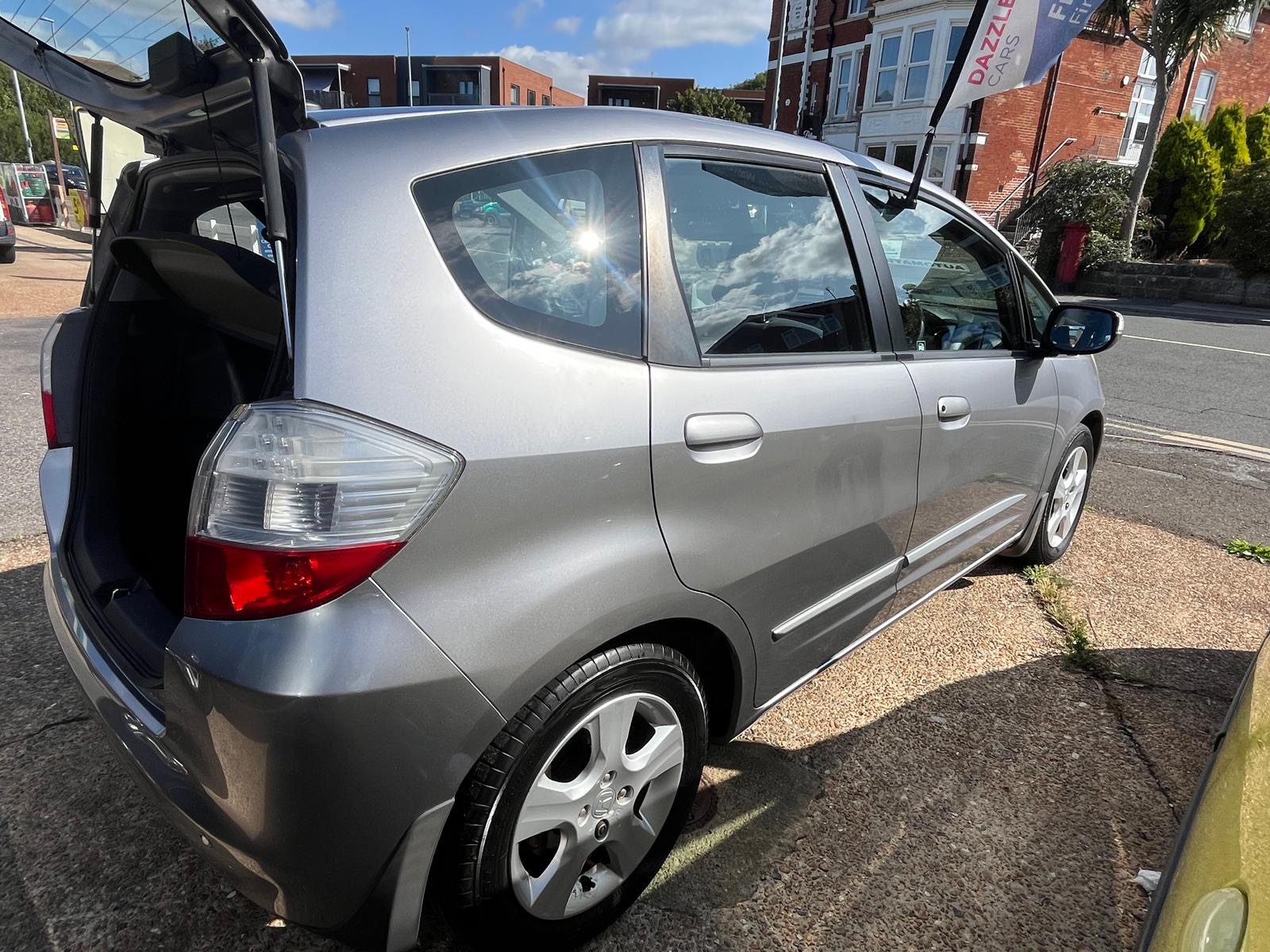 
								Honda Jazz I-Vtec 1.4 full									
