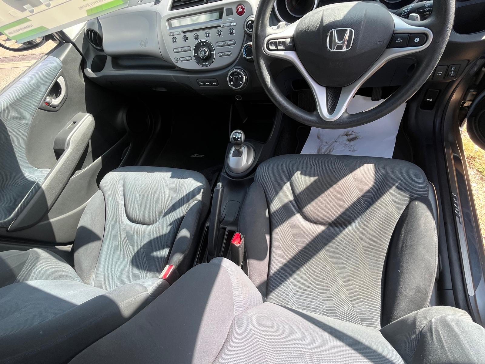 
								Honda Jazz I-Vtec 1.4 full									