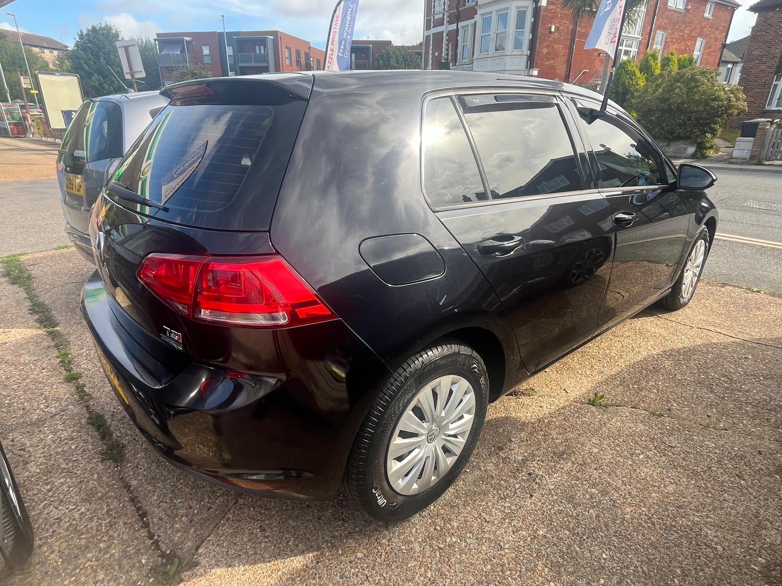 
								Volkswagen Golf s Bluemotion Auto full									