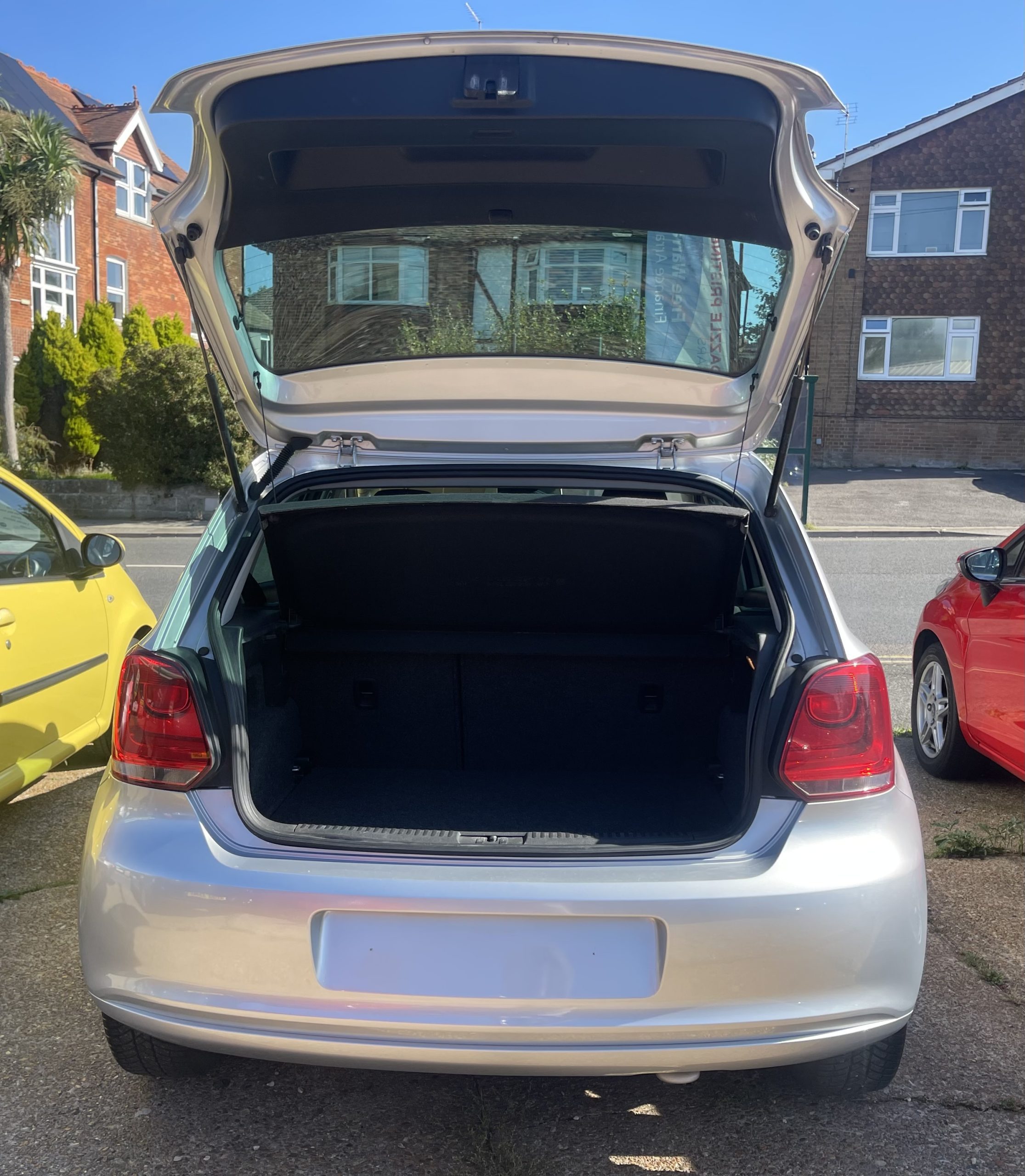 
								Volkswagen Polo full									