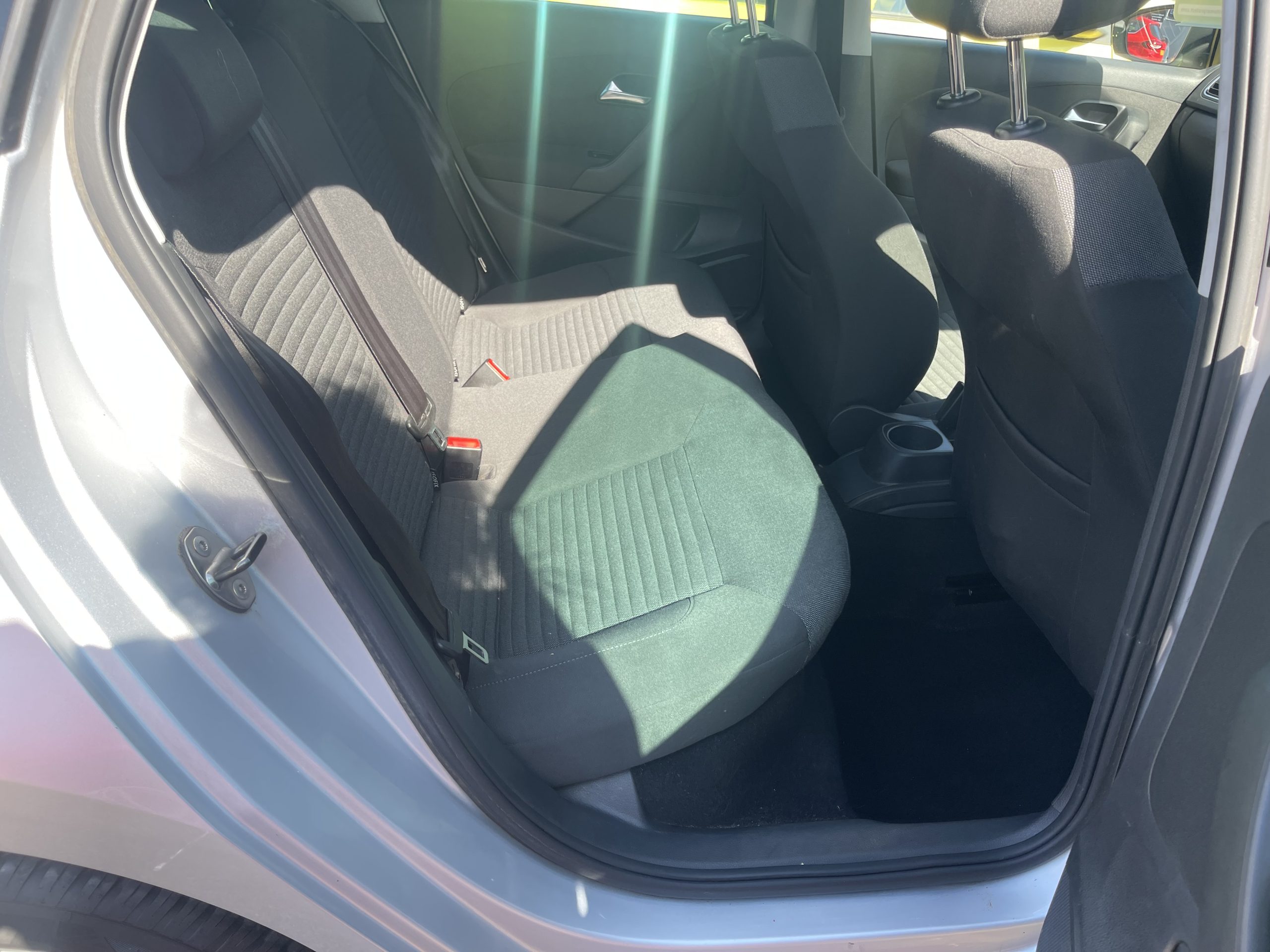
								Volkswagen Polo full									