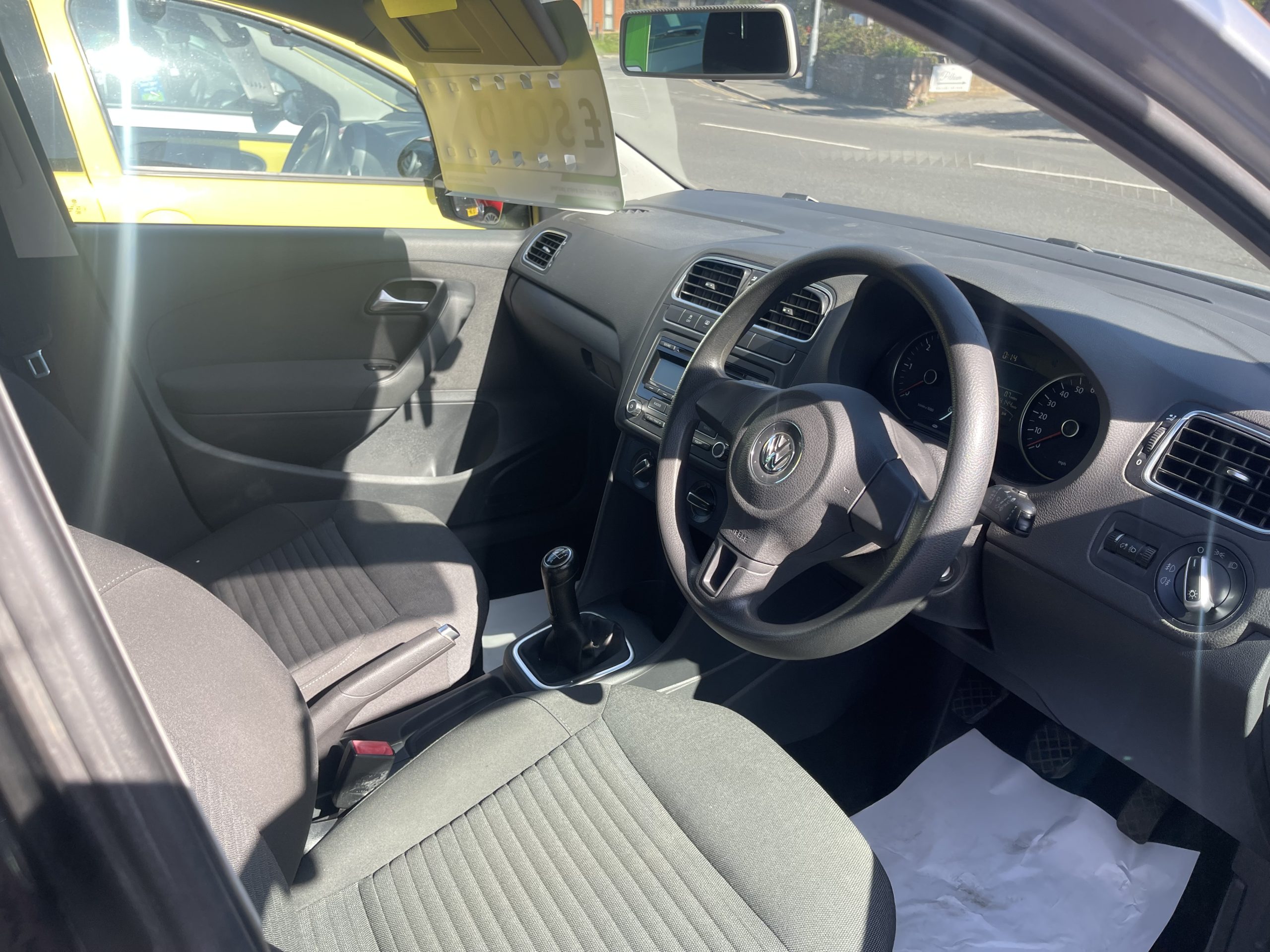 
								Volkswagen Polo full									