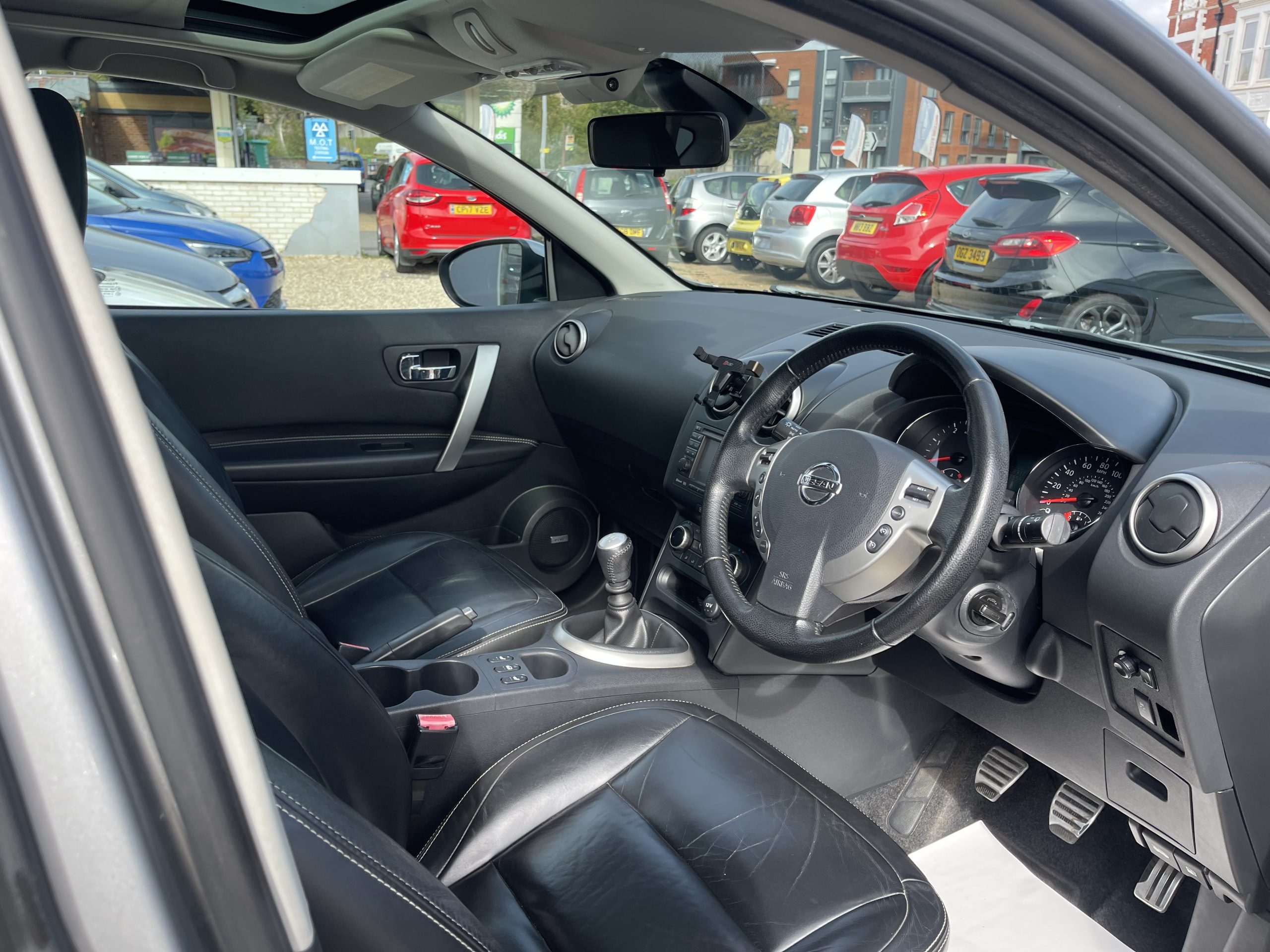 
								Nissan Qashqai Dci Tekna full									