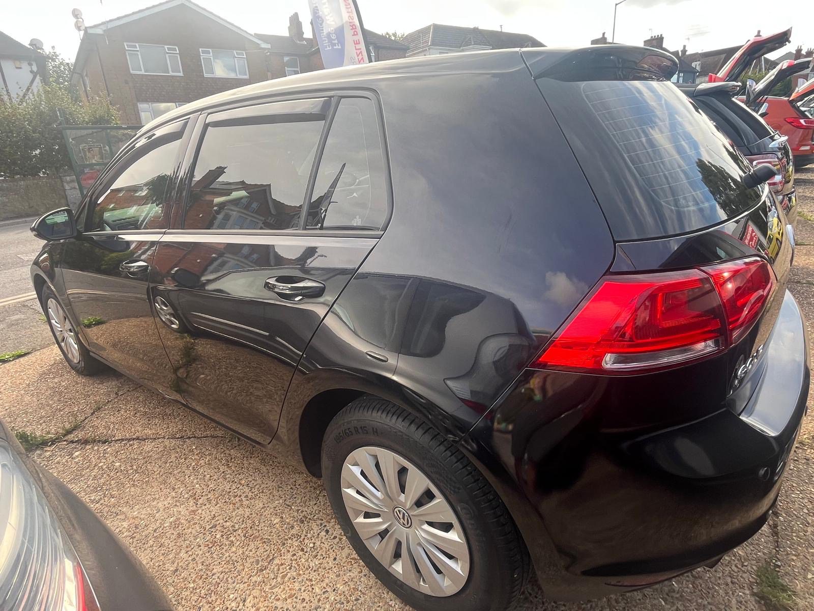 
								Volkswagen Golf s Bluemotion Auto full									