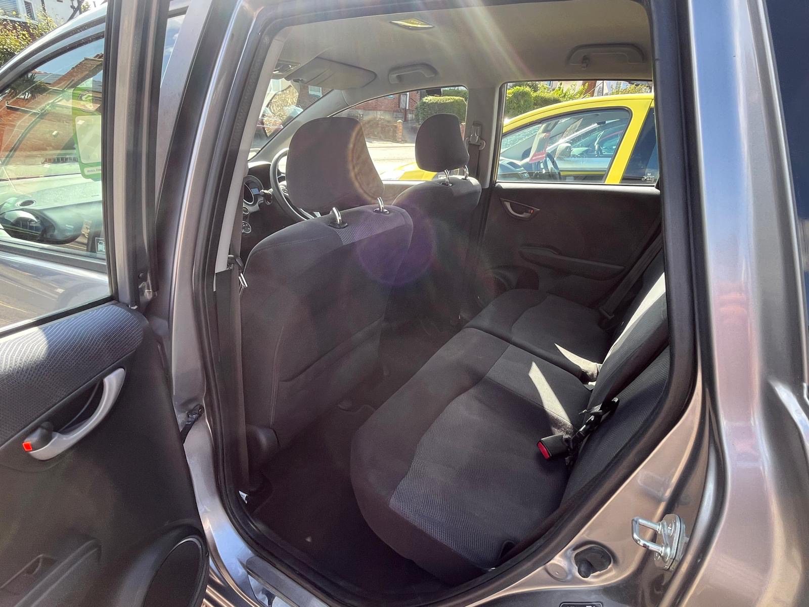 
								Honda Jazz I-Vtec 1.4 full									