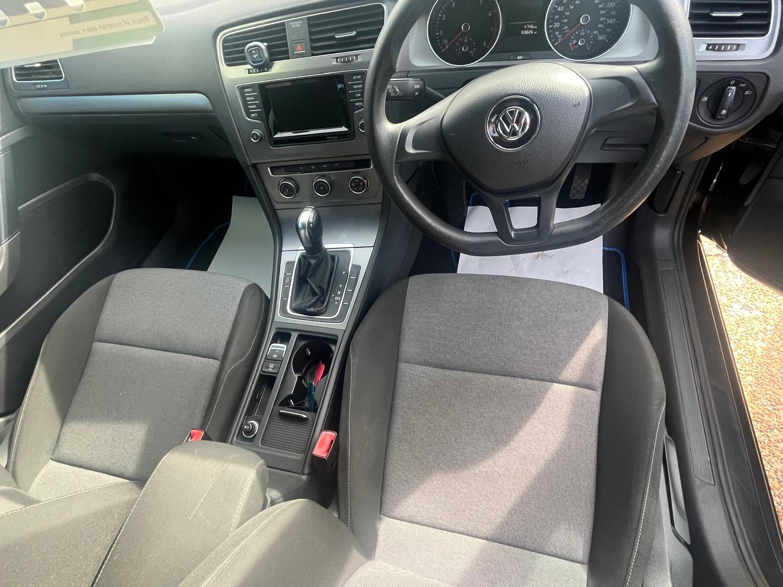 
								Volkswagen Golf s Bluemotion Auto full									