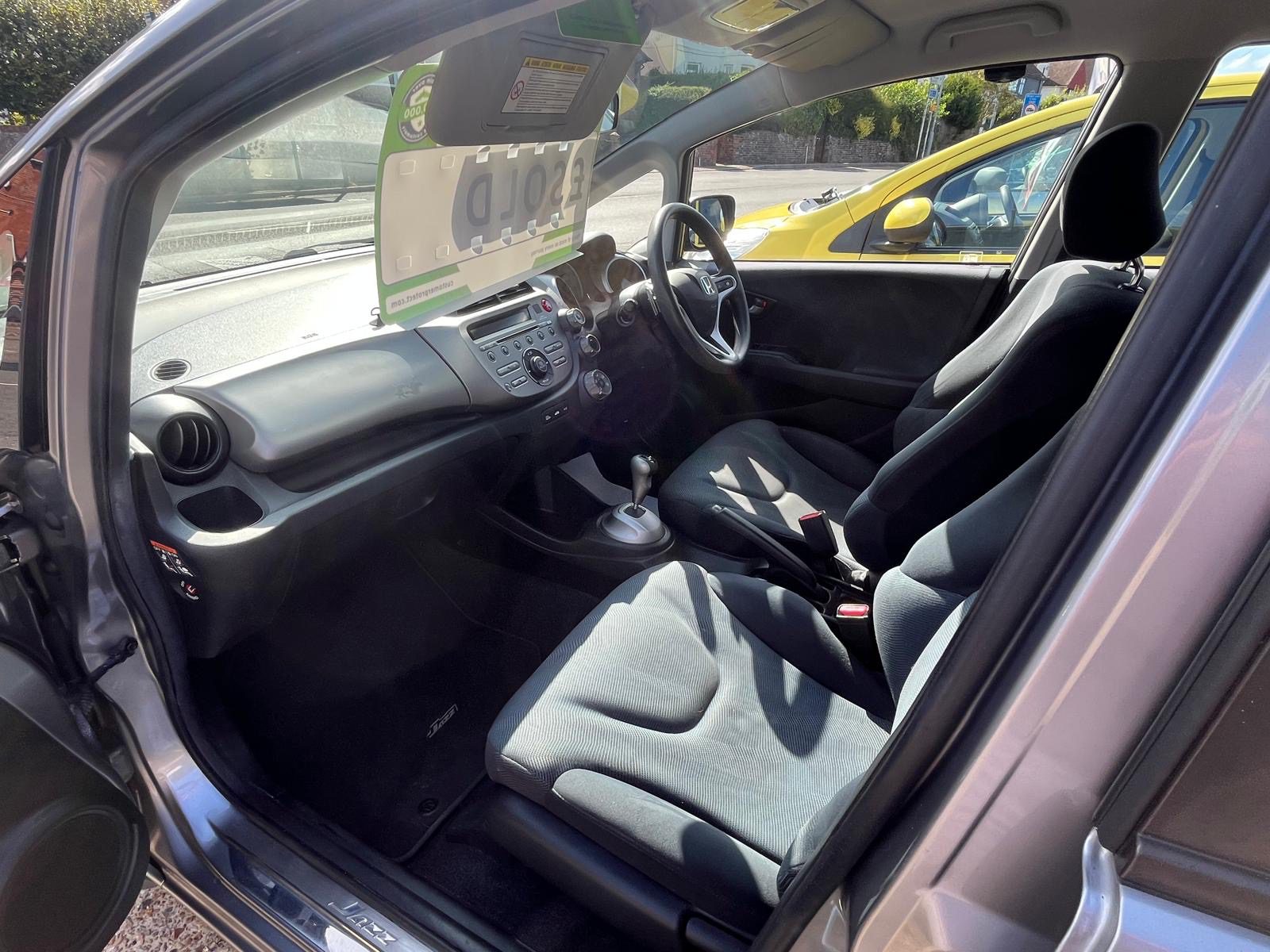 
								Honda Jazz I-Vtec 1.4 full									