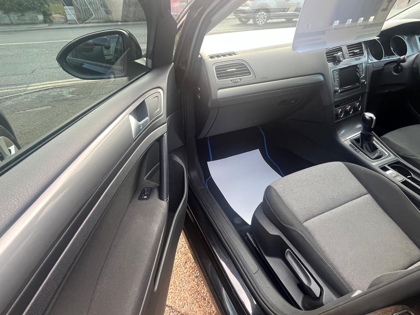 
								Volkswagen Golf s Bluemotion Auto full									