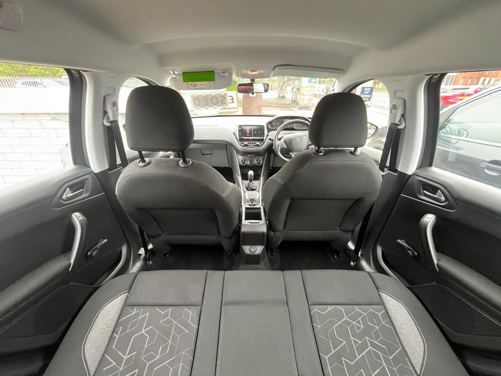 
								Peugeot 2008 1.2 Puretech Active full									