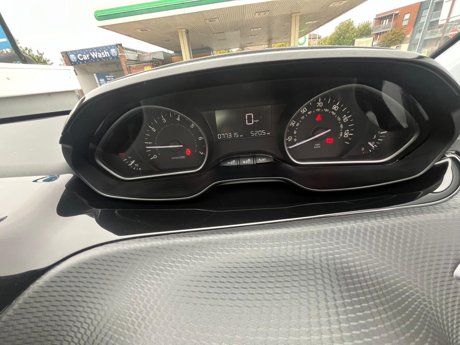 
								Peugeot 2008 1.2 Puretech Active full									