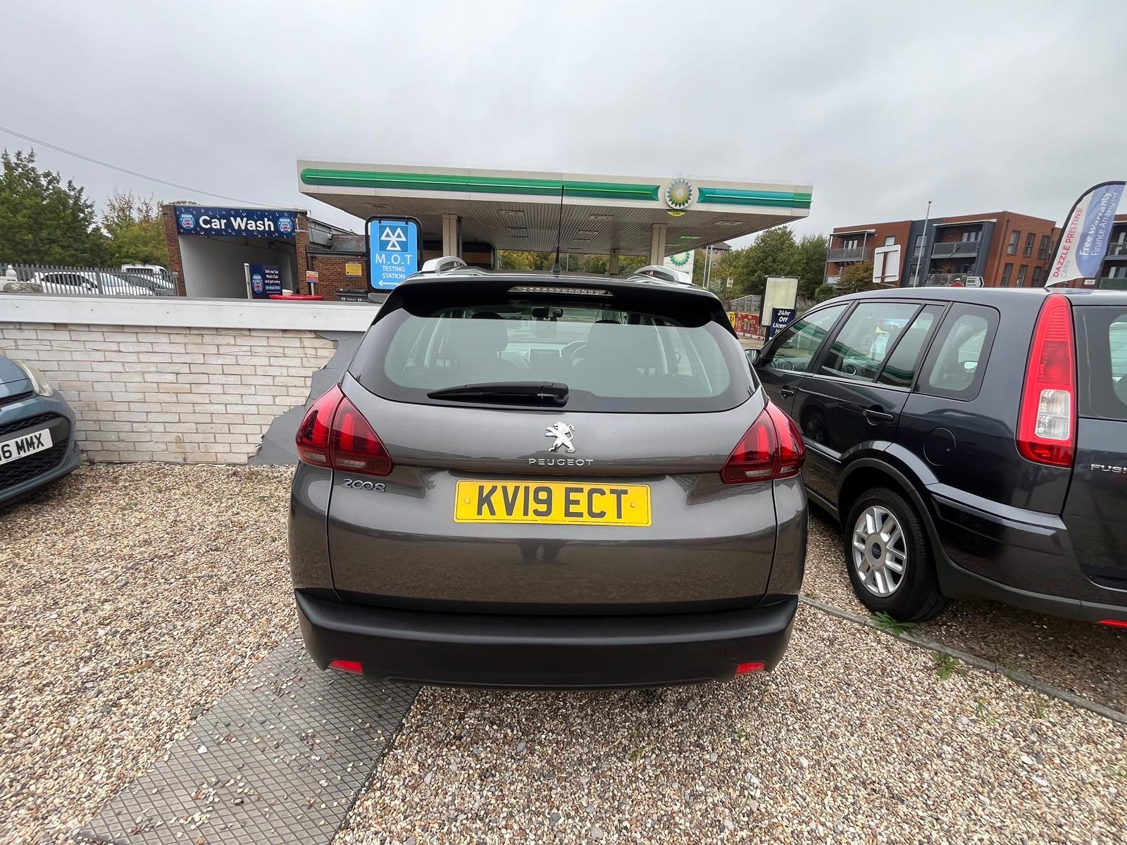 
								Peugeot 2008 1.2 Puretech Active full									