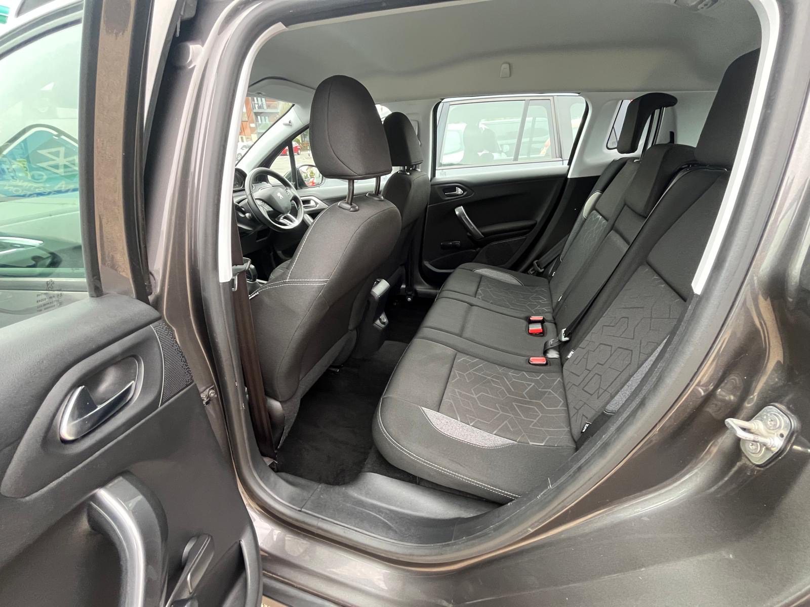 
								Peugeot 2008 1.2 Puretech Active full									