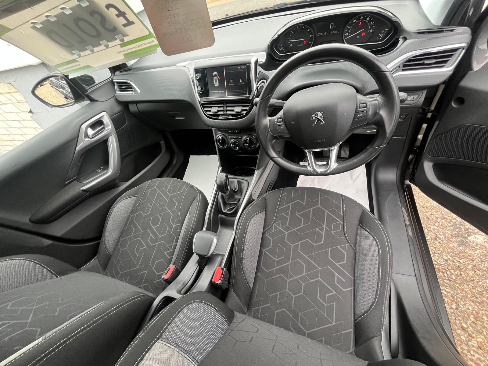 
								Peugeot 2008 1.2 Puretech Active full									