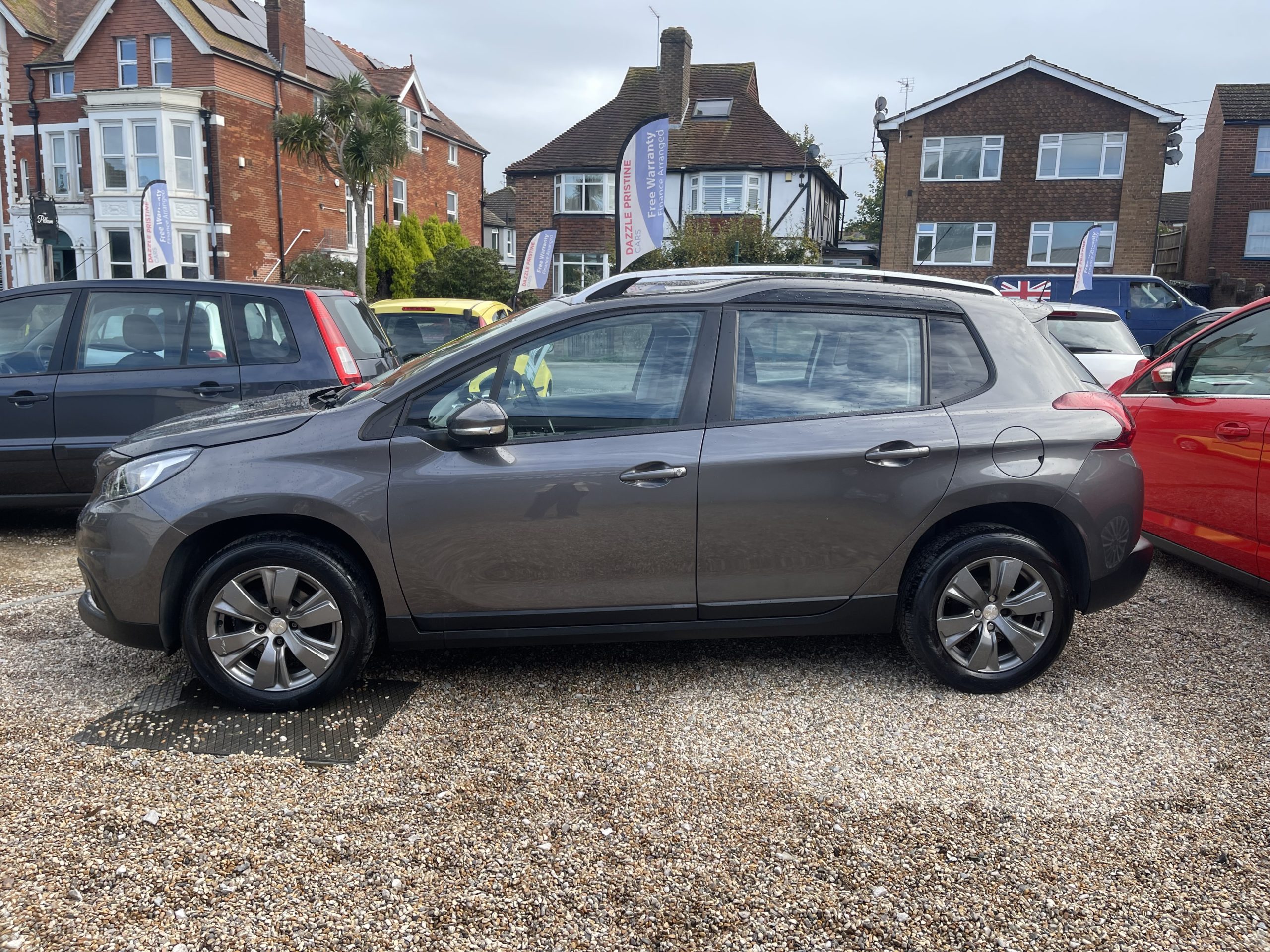 
								Peugeot 2008 1.2 Puretech Active full									