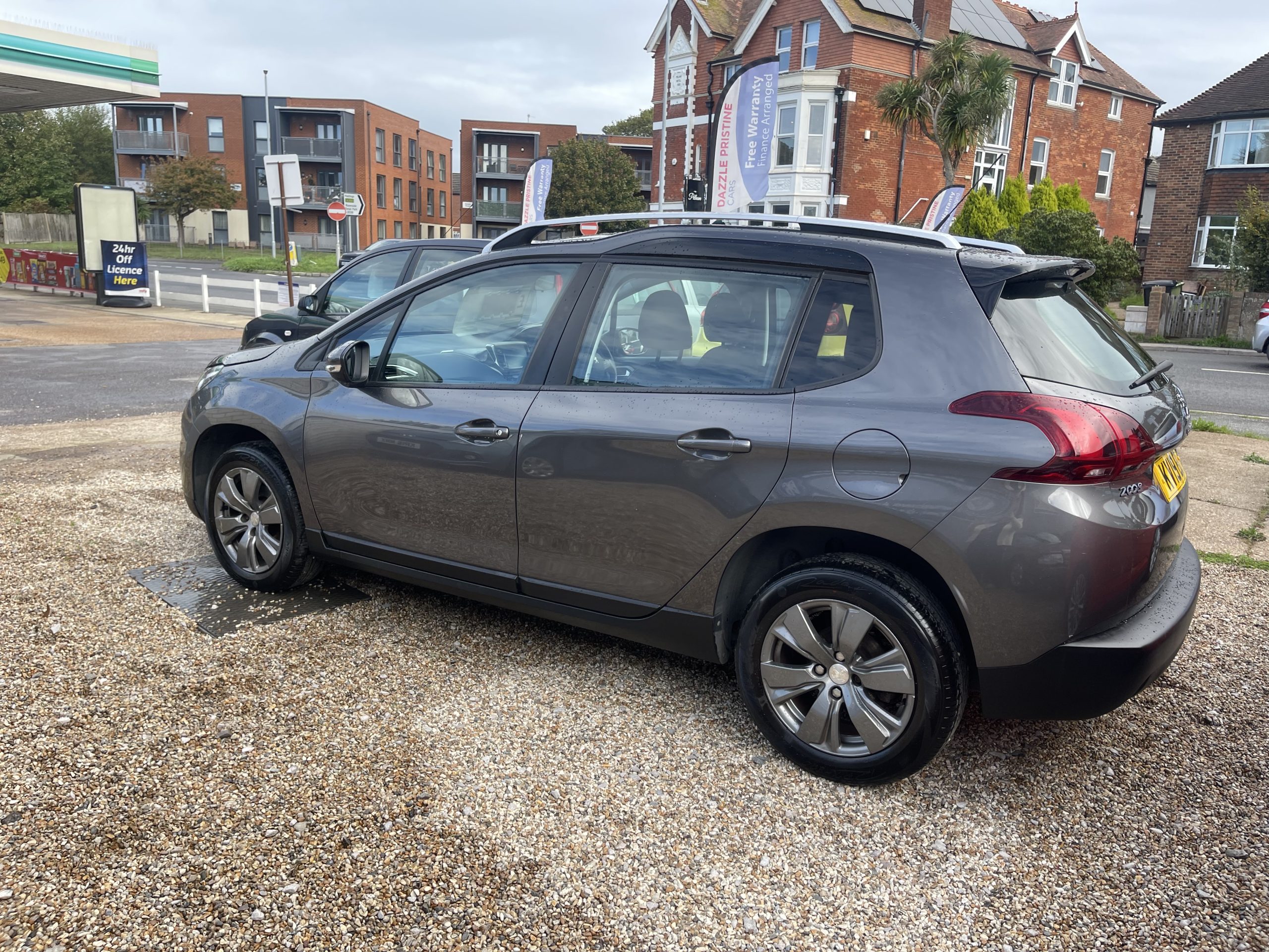
								Peugeot 2008 1.2 Puretech Active full									