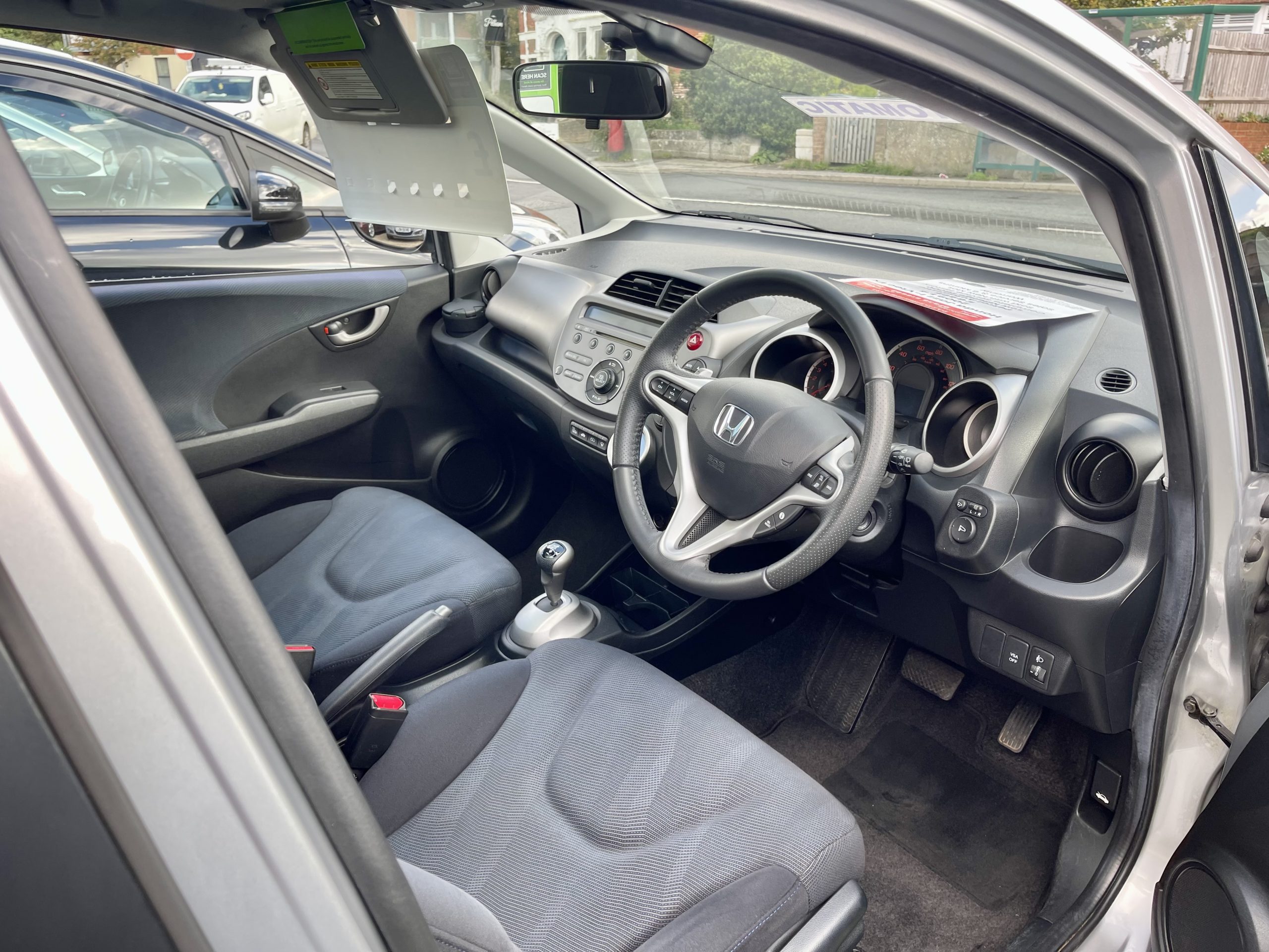 
								Honda Jazz i-Vtec Ex Automatic full									