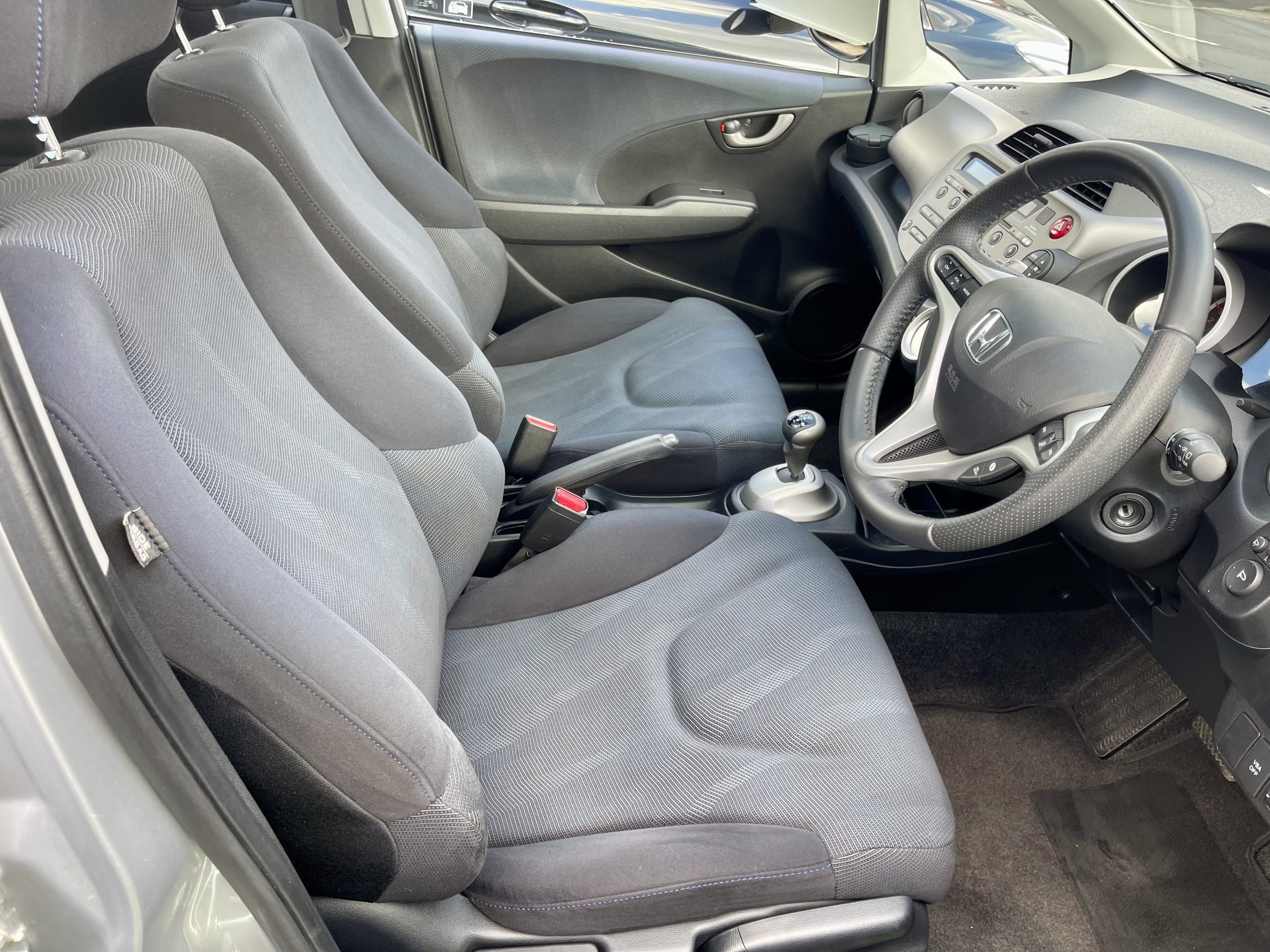 
								Honda Jazz i-Vtec Ex Automatic full									