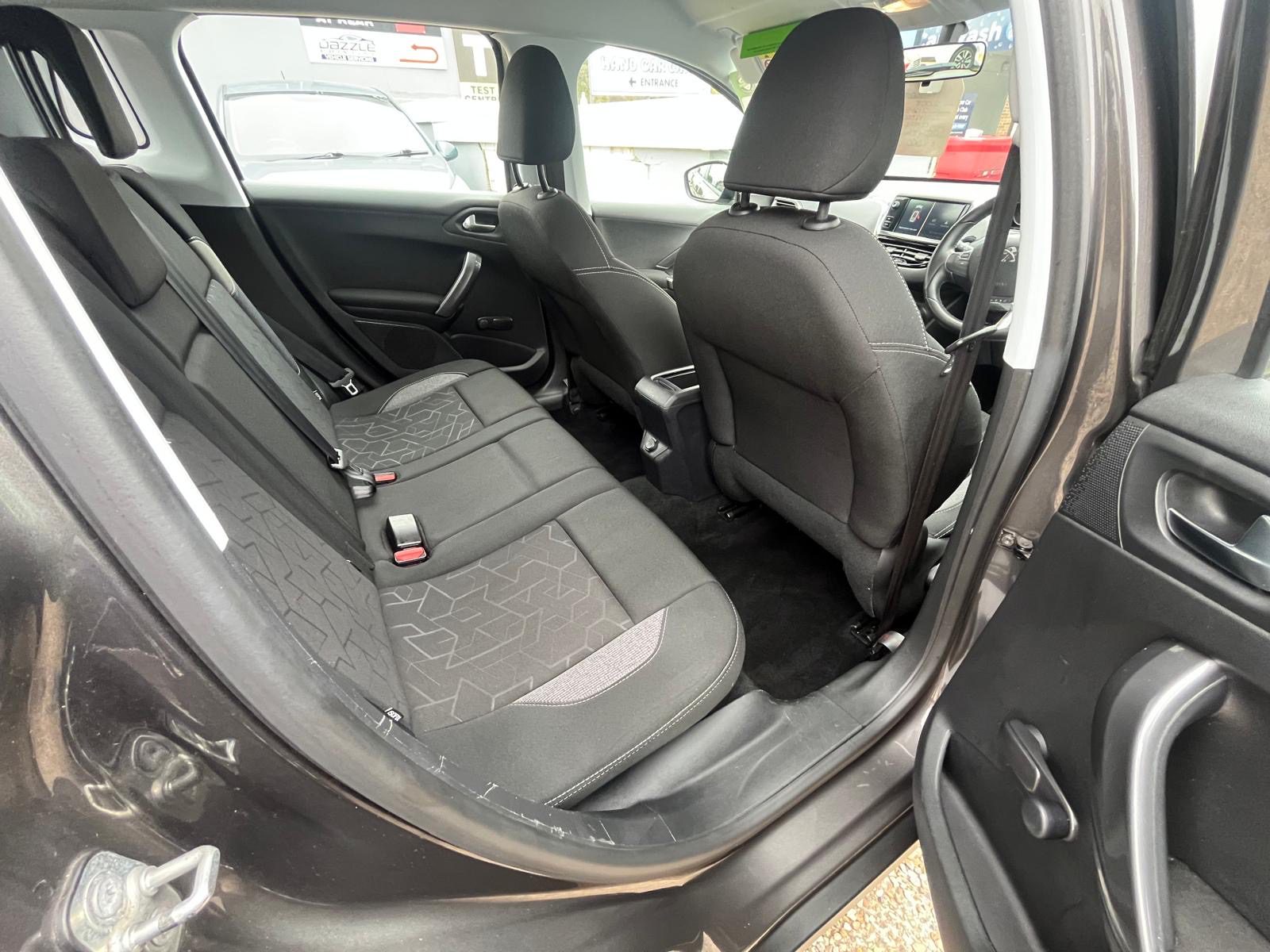 
								Peugeot 2008 1.2 Puretech Active full									